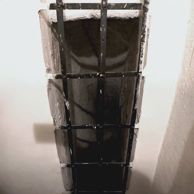 Černá věž, Klatovy - katuv vchod do mučírny