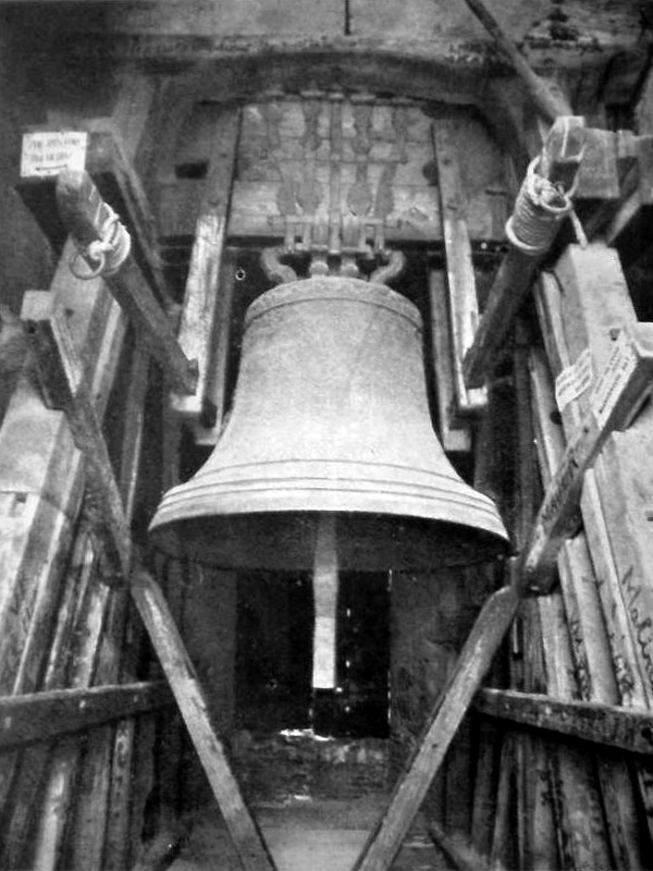 zvonu Vondra tesne pred sejmutim z veze - asi 1939